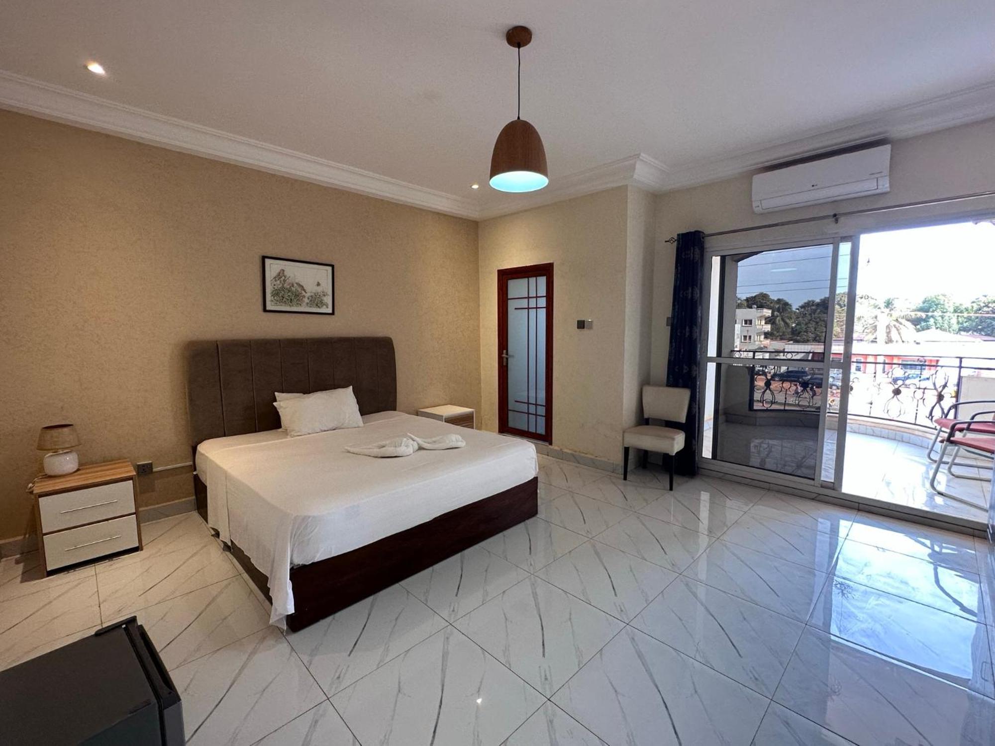 Apartments Plaza Hotel Kololi Exterior foto