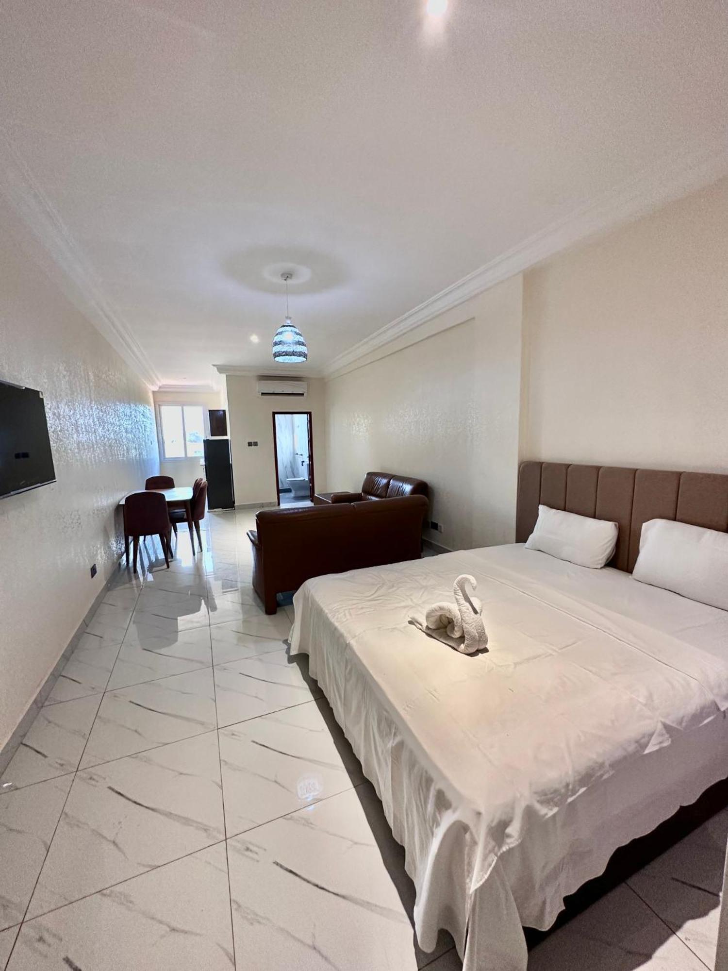 Apartments Plaza Hotel Kololi Exterior foto